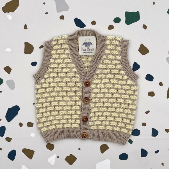 Knit vest HUGO handmade of organic cotton yarn in Austria VAN BEREN