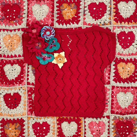 Knit top LANI with flower application handmade of Van Beren Organic Cotton Yarn VAN BEREN